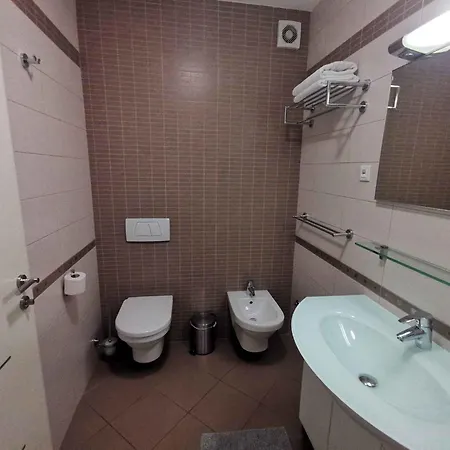 In 5746 Apartment *