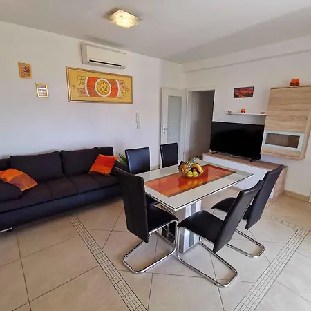 In 5746 Apartment