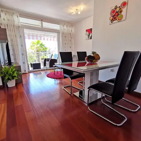 In 5746 Apartment *
