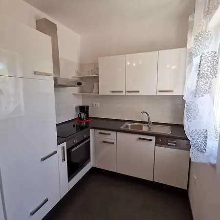 Apartment In 5746