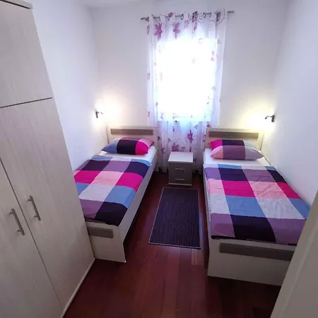 Apartment In 5746