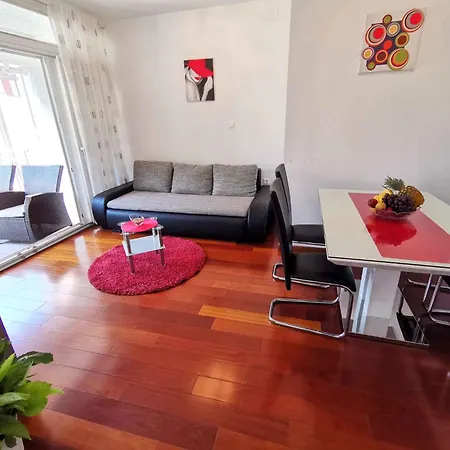 In 5746 Apartment