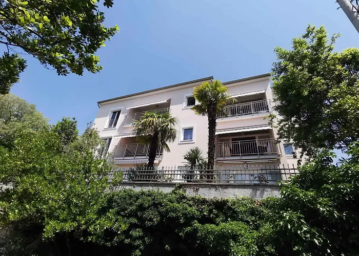 Apartment In 5746